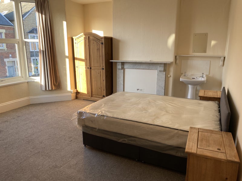 Photo 1: Room 3