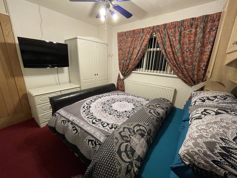 Photo 1: Double bed room
