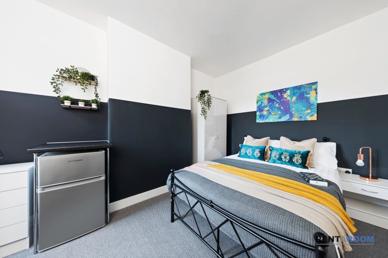 Photo 1: Available room