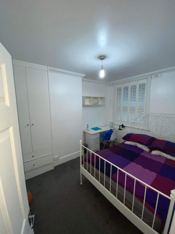 Photo 1: Bedroom