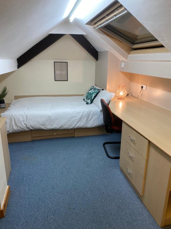 Photo 1: View of room.