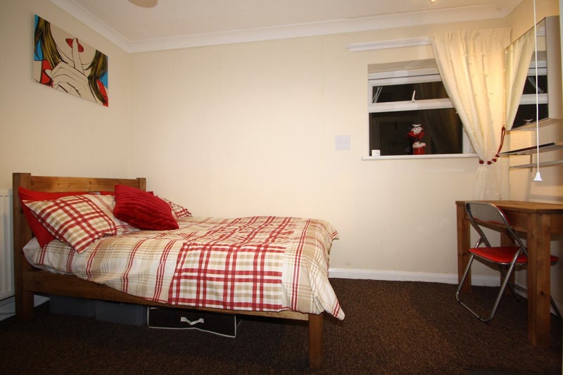 Photo 1: Room 1