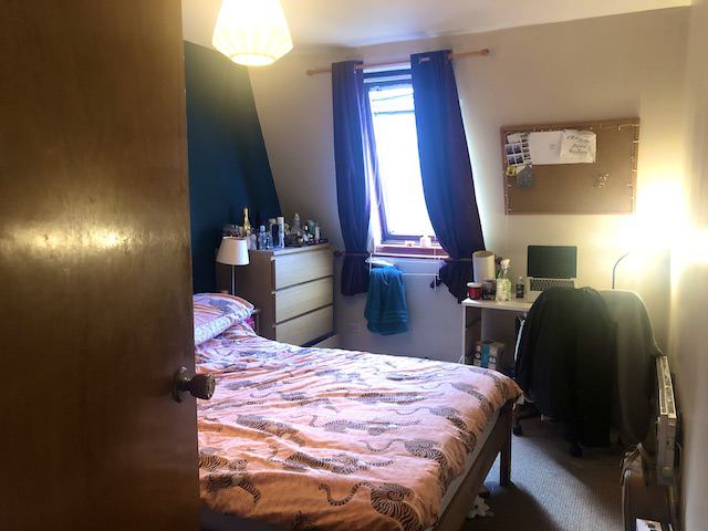 Photo 1: Available room