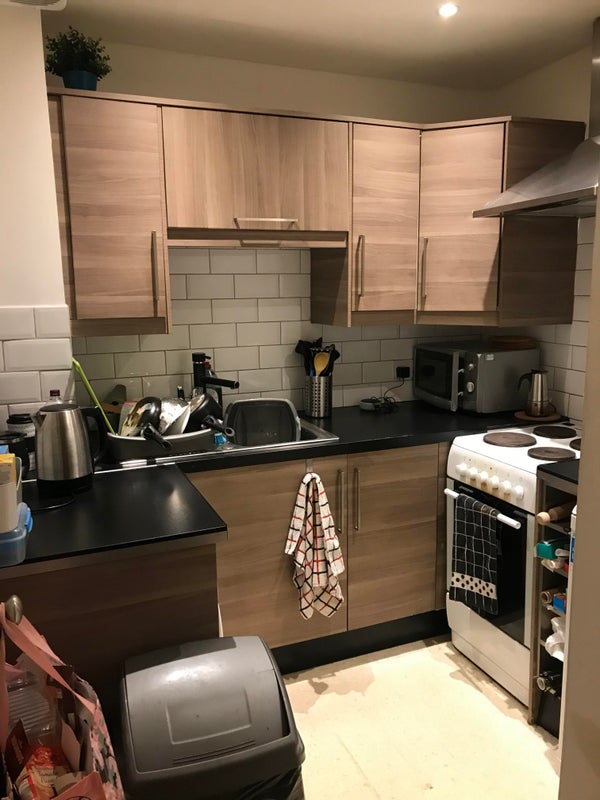 Photo 1: Kitchen