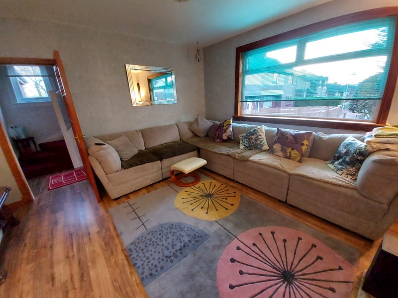 Photo 1: Livingroom