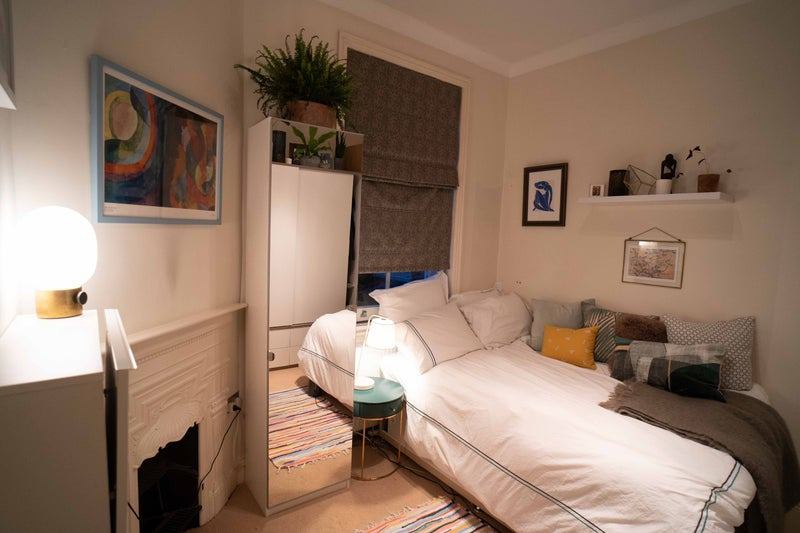 Photo 1: Bedroom