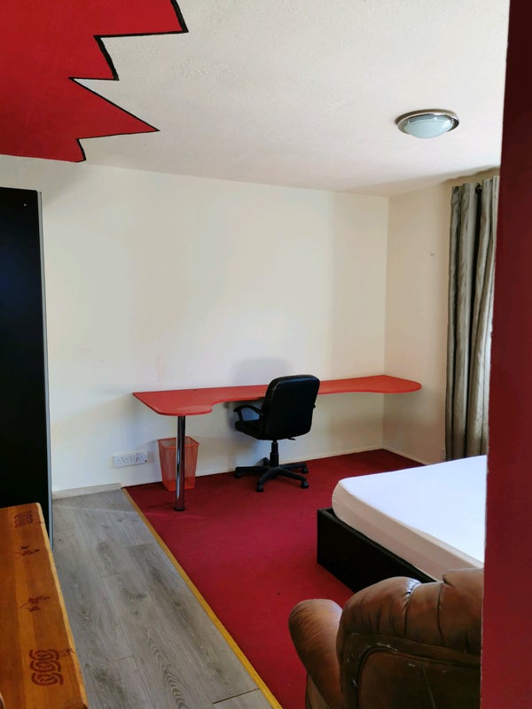 Photo 1: Long work station