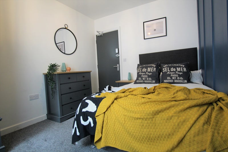 Photo 1: Double Bedrooms