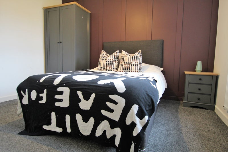 Photo 1: Large Double Bedrooms