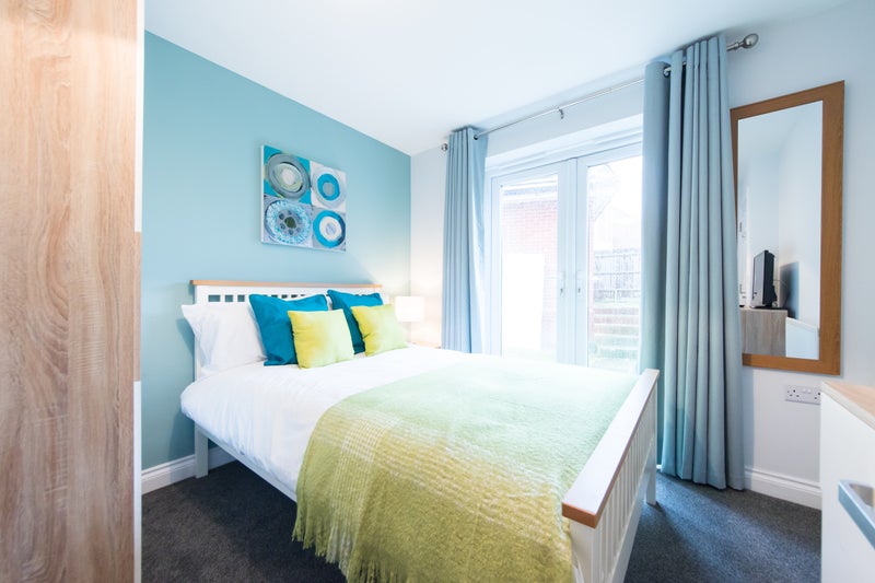 Photo 1: Room 2 (ensuite)