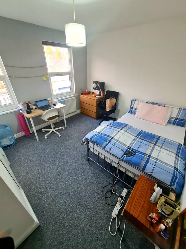 Photo 1: FF - En-suite ii.
