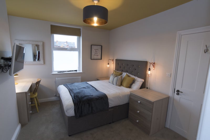 Photo 1: Room 2