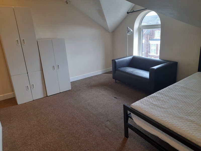 Photo 1: Double + Sofa + Smart TV