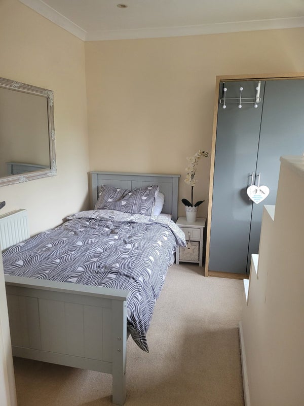 Photo 1: BEDROOM