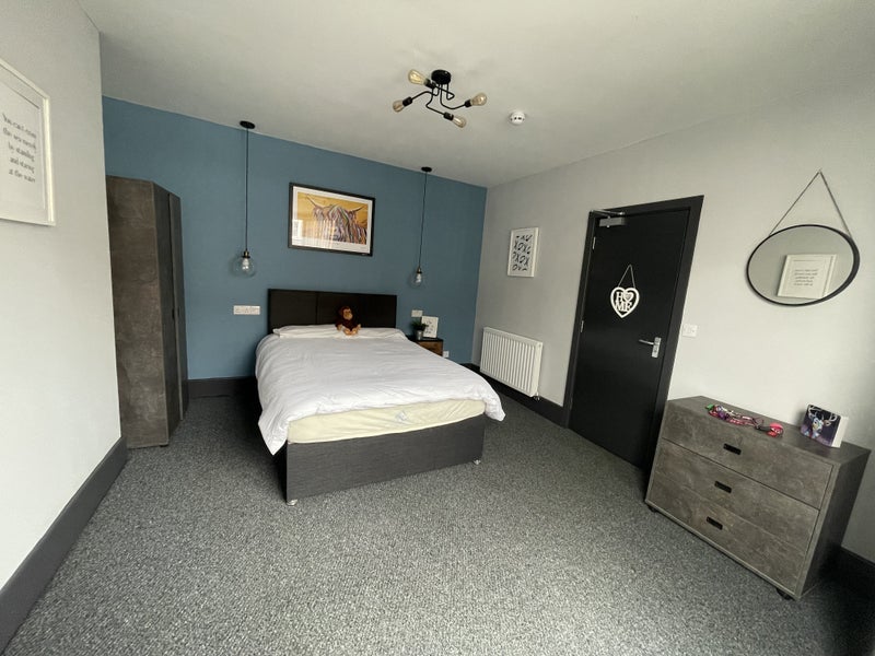 Photo 1: