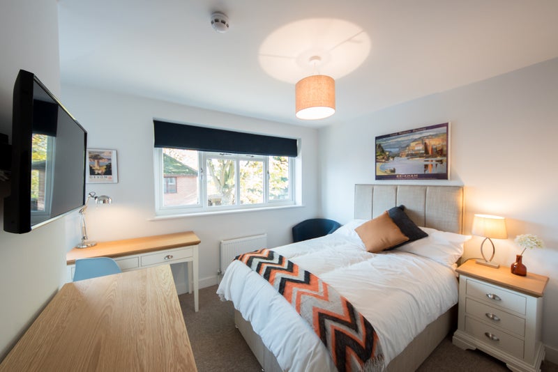 Photo 1: Room 4