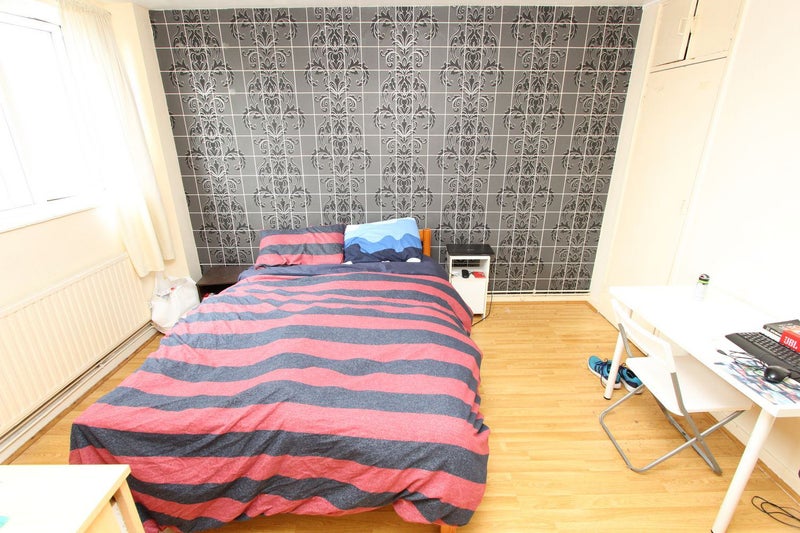 Photo 1: