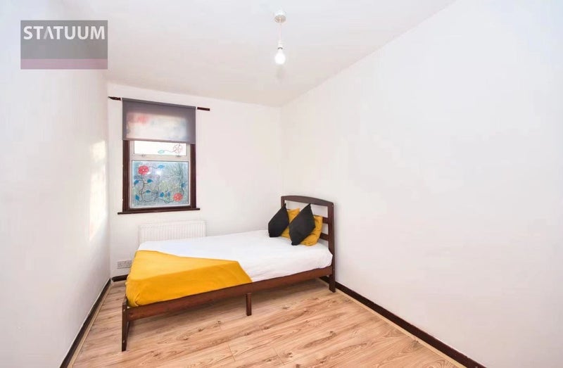 Photo 1: Room (Yours)