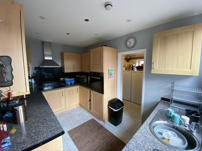 Photo 1: Kitchen