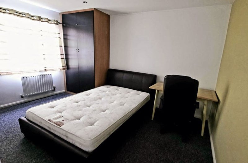 Photo 1: Good sized bedroom