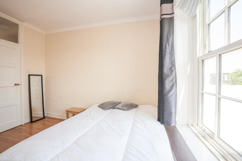 Photo 1: Room B