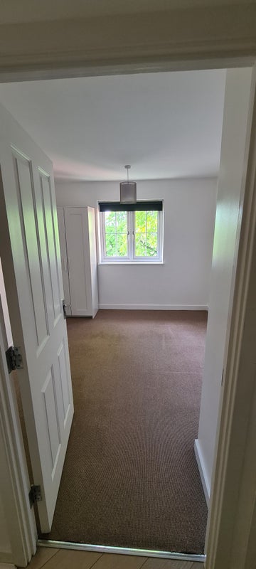 Photo 1: Bedroom