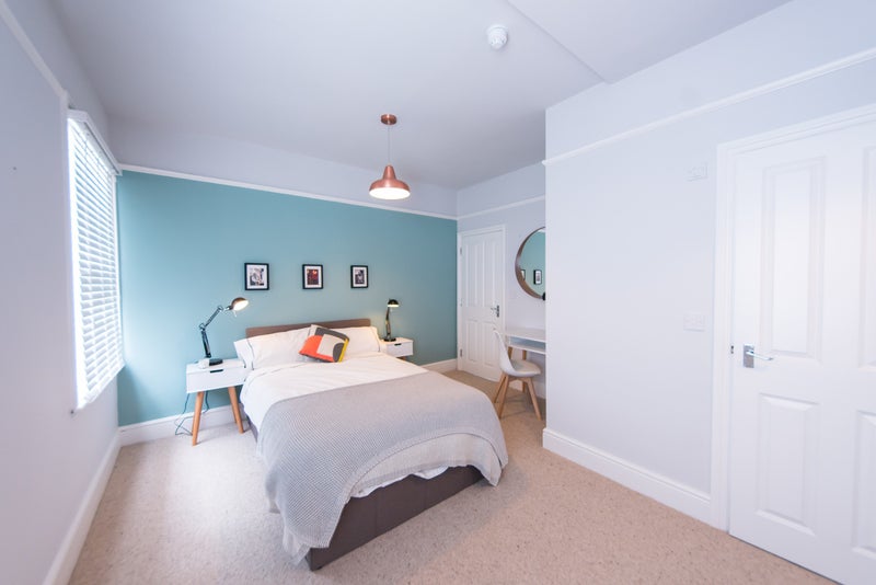 Photo 1: Room 5