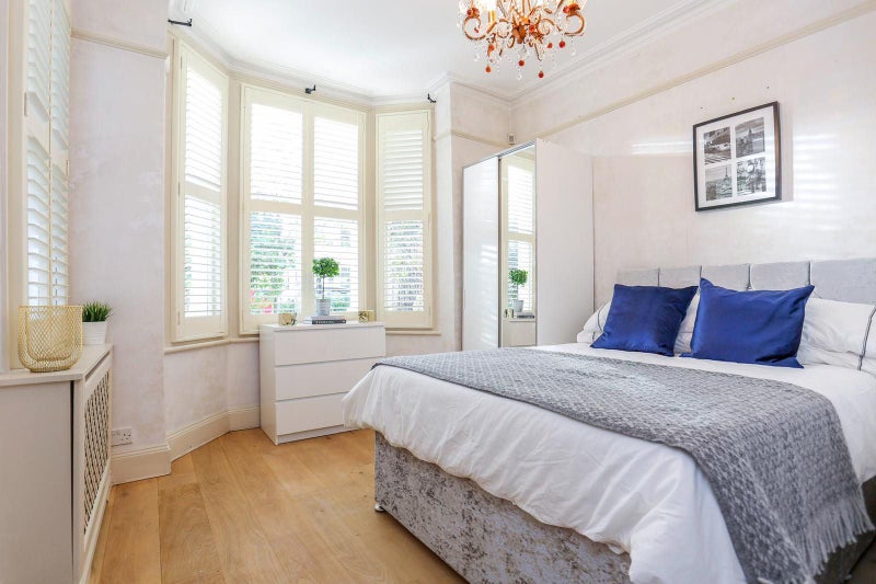Photo 1: Room 2