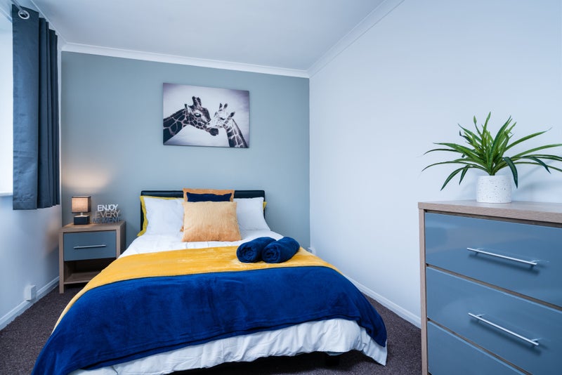 Photo 1: Room 2 - AVAILABLE