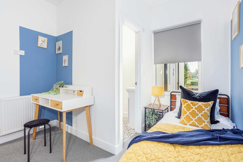 Photo 1: Room 3