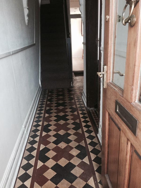 Photo 1: Entrance hall