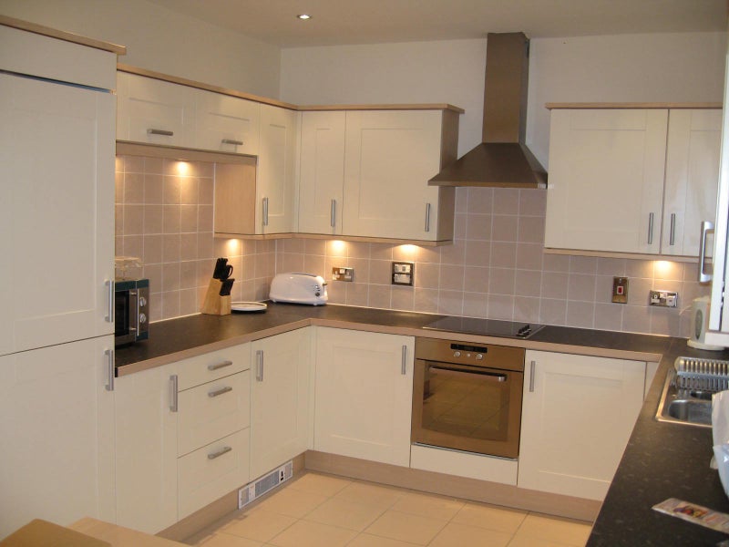 Photo 1: Kitchen/Diner