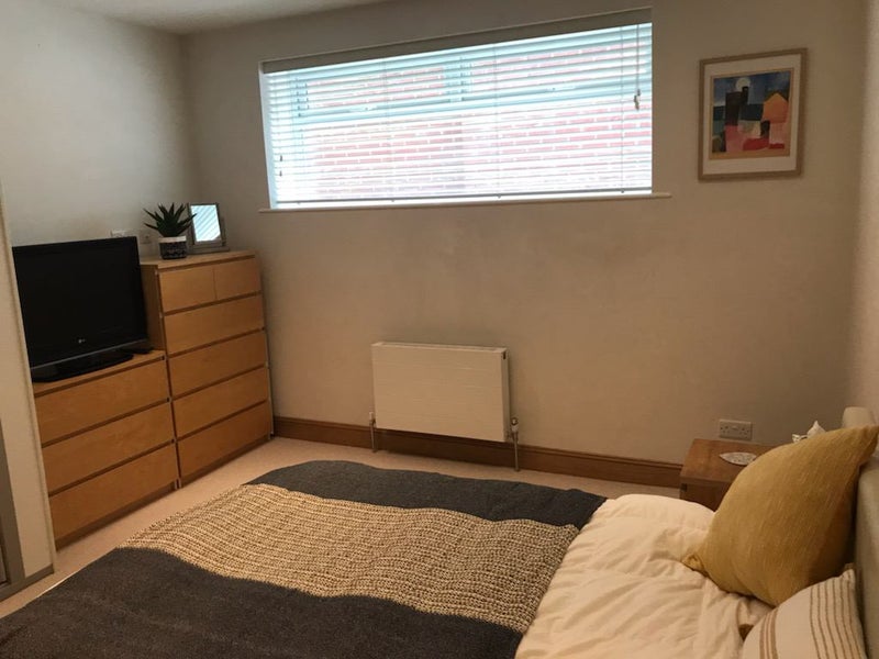 Photo 1: BEDROOM 2