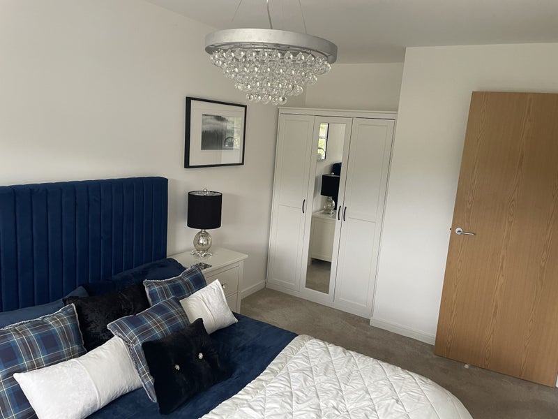 Photo 1: Bedroom
