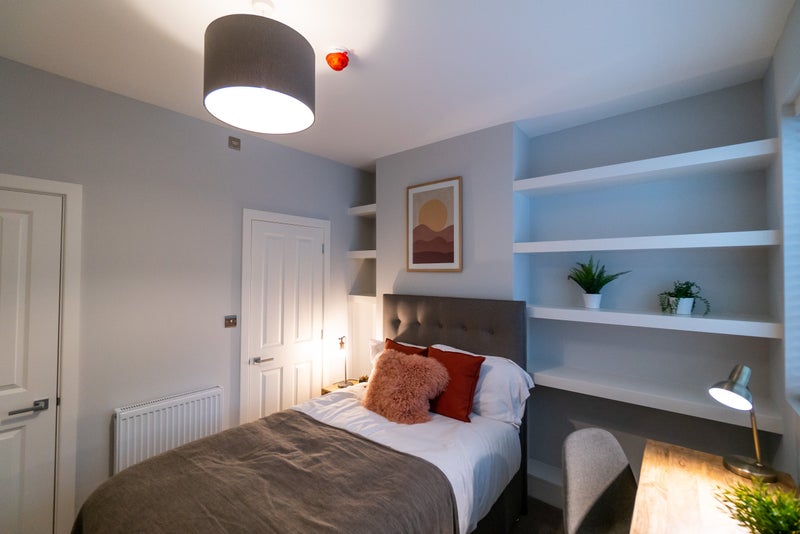 Photo 1: Room 2