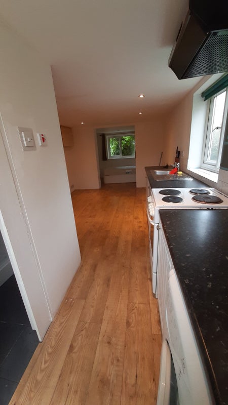 Photo 1: Living/kitchen