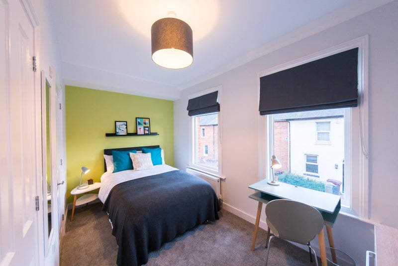 Photo 1: Room 4