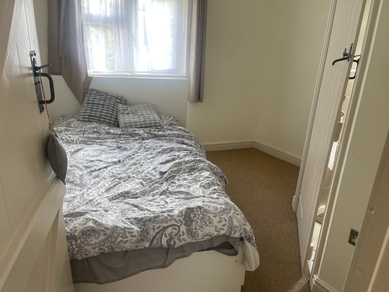Photo 1: Bedroom
