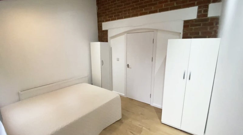 Photo 1: Room + private garden (£820)