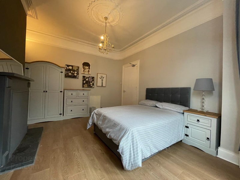 Photo 1: Room 1