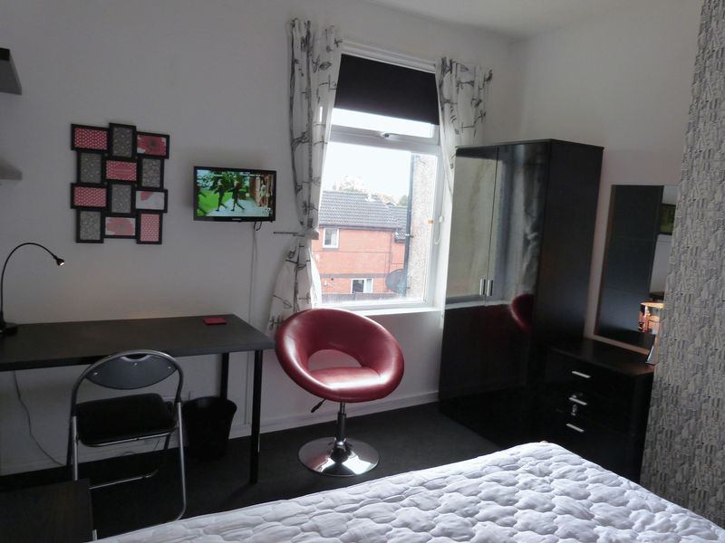 Photo 1: Bedroom C available