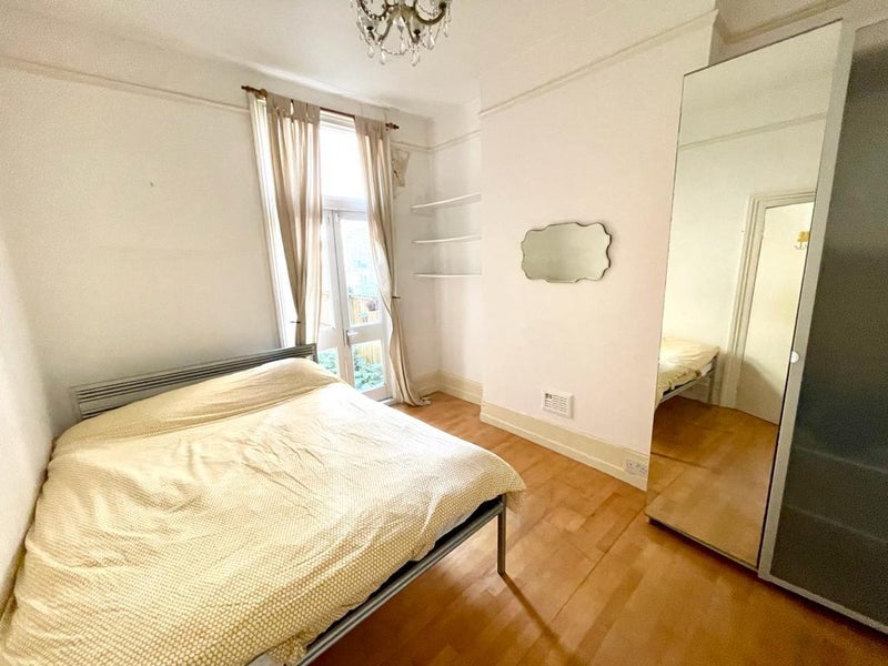 Photo 1: The bedroom empty. There will be a chest of drawers and will be painted