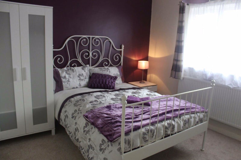 Photo 1: Bedroom 1