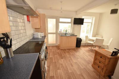 High Quality Rooms | All Bills Included Main Photo