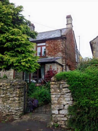 Double room in quiet, cosy, village cottage Main Photo