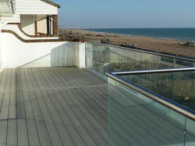 Huge Studio Room in Beachfront House Main Photo