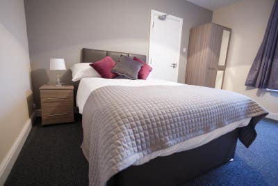 New Large Beautiful Furnished Double Bedroom Main Photo