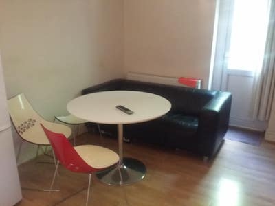 En-suite room inclusive of bills available Main Photo