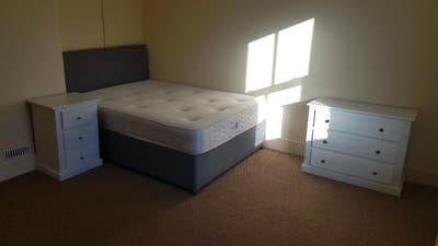 Large Double room in stunning house Main Photo