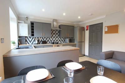 Double Room - Great Location Main Photo
